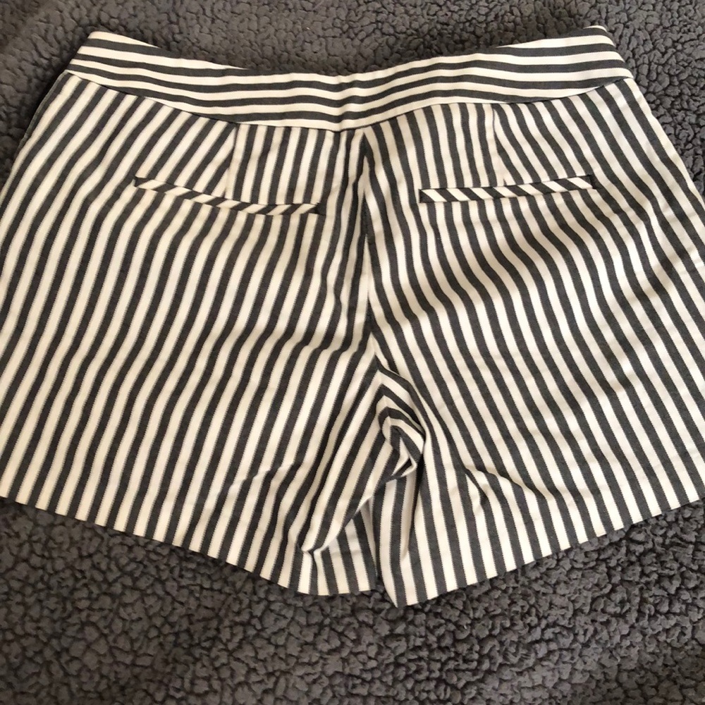 Express black and white striped shorts - Picture 2 of 2